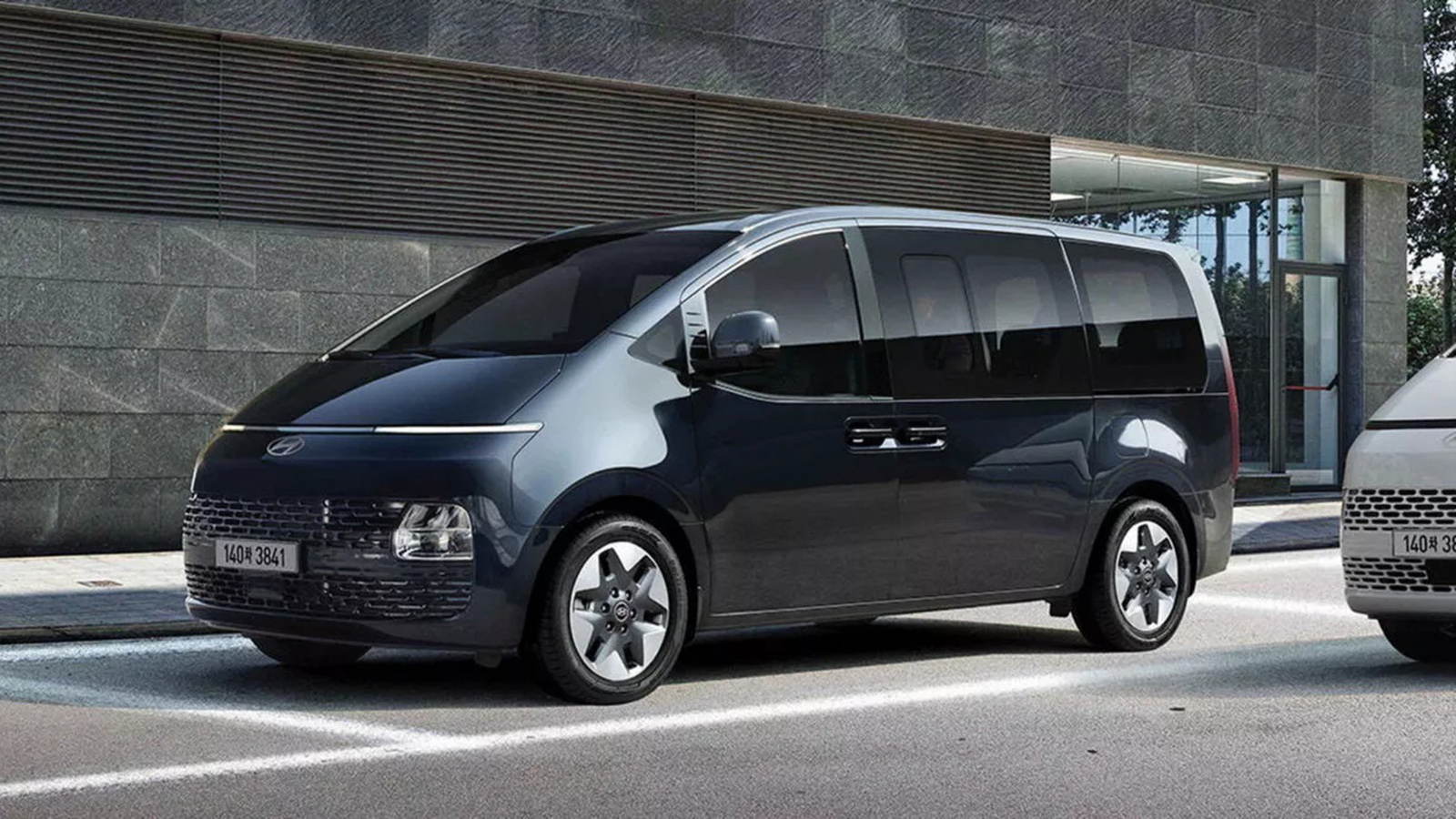Το Hyundai Staria αποκτά υβριδικό κινητήρα